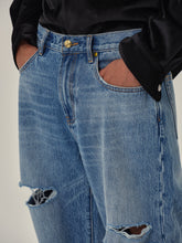 Load image into Gallery viewer, Light Blue Washed Ripped Jeans