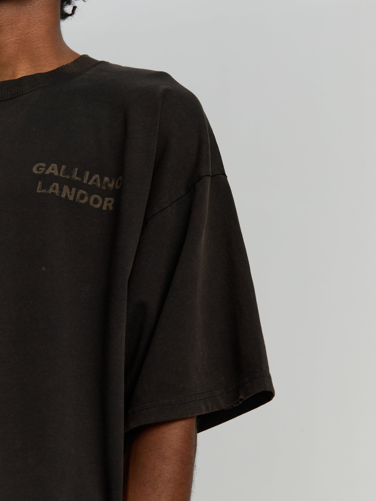 Black antique brass patina logo T-shirt – GALLIANO LANDOR